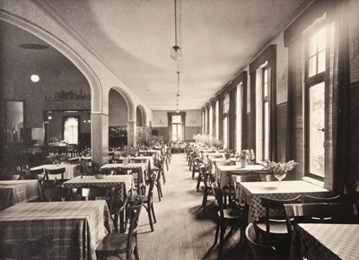 ein Bild des Tanzlokals, bevor es zum Tonstudio umgebaut wurde